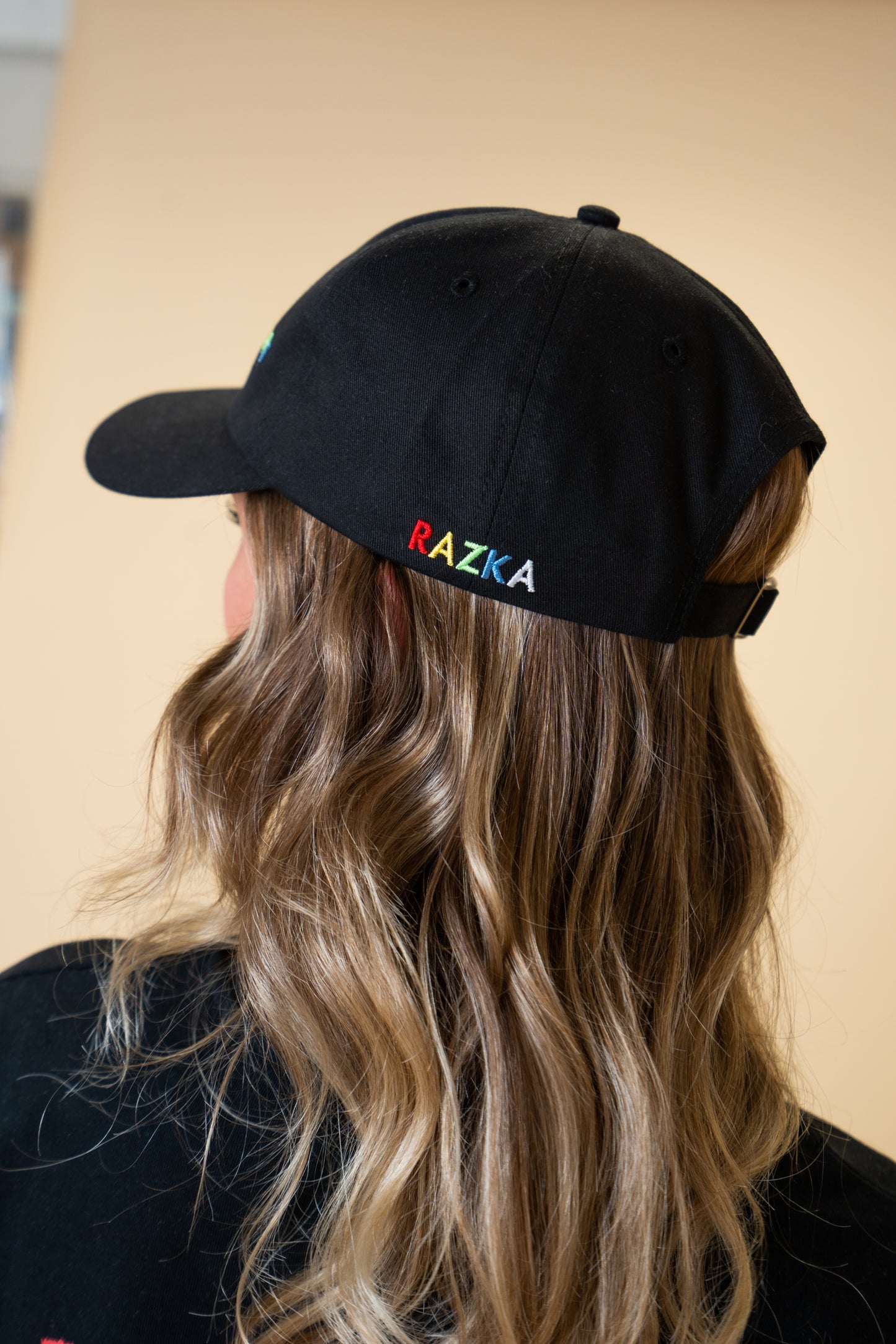 CASQUETTE « SOURCE DE PLAISIRS » NOIRE