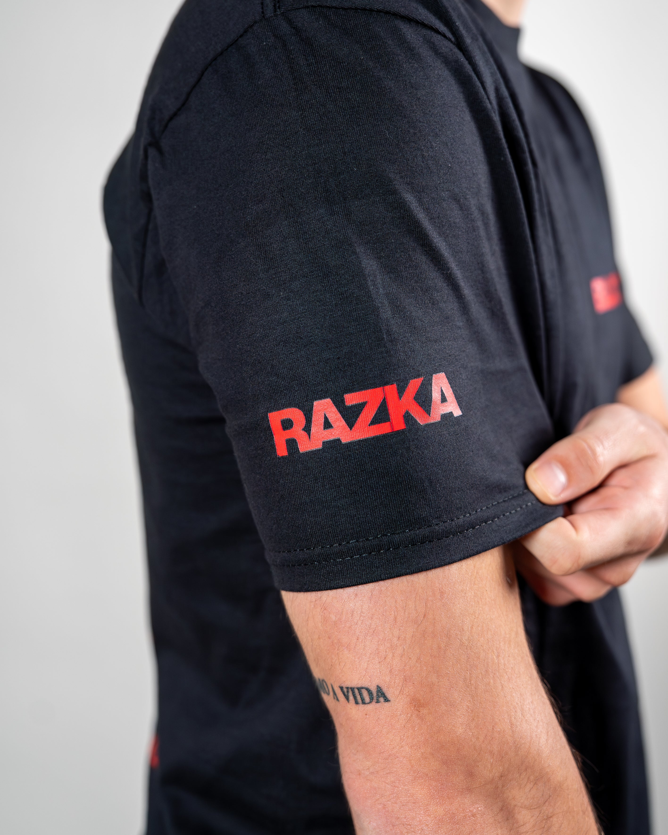 Collaboration « serveurs » BLACK OUT x RAZKA